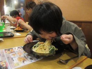 食事を楽しむ様子3