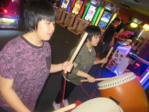 太鼓を叩く様子3