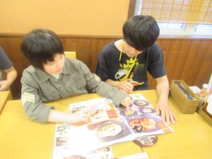 メニューを選ぶ様子2