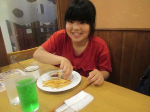 食事を楽しむ様子1