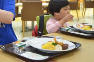 食事を楽しむ様子2