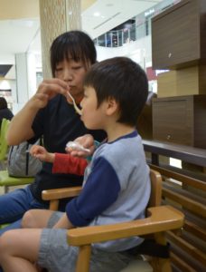 食事を楽しむ様子1