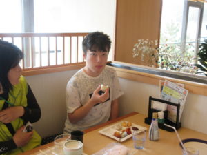 食事を楽しむ様子1