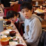 食事の様子1