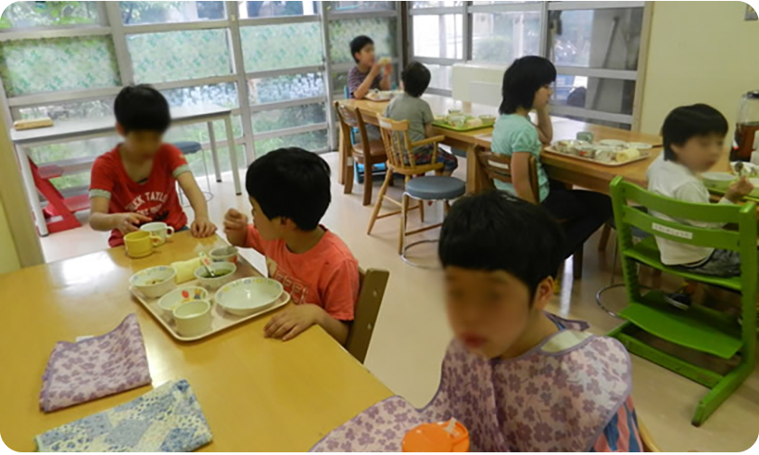 昼食の様子