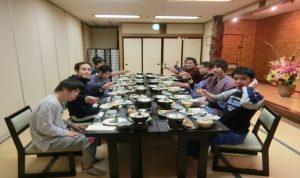 夕食の様子