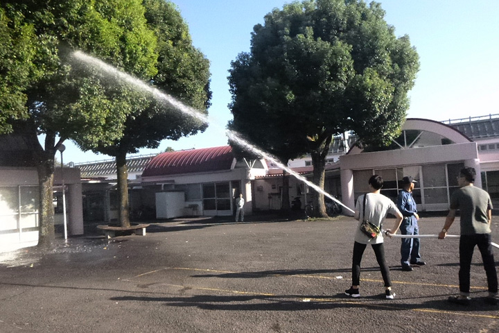 放水訓練の様子の写真