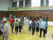 地域の老人会との交流会の写真