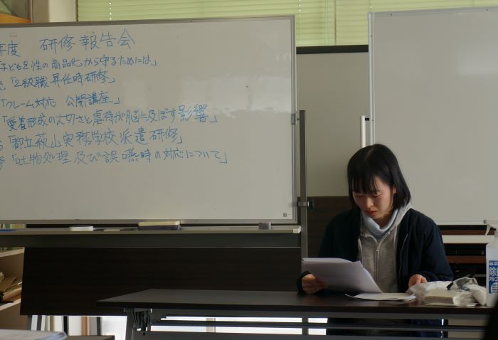 園内研修報告会の様子1