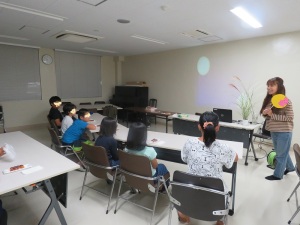 お月見クイズをする子供たちの様子1
