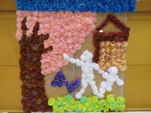 花飾りで桜の木と子どもが描かれている