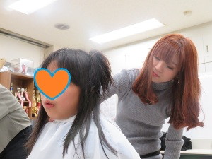 カット担当の女性の写真