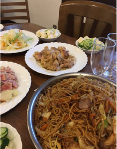 手作りの夕食の写真
