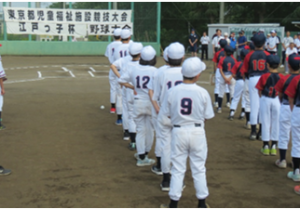 ユニフォームを着て並ぶ選手たち3