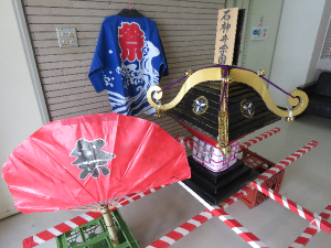 完成したお神輿とはっぴの写真