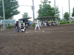 バットを振る