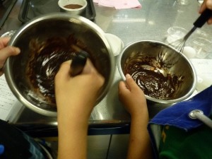 ケーキ作りをする様子4