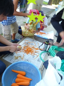 カレー作りをしている写真