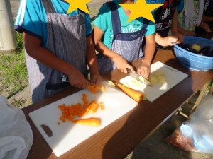 カレー作りをしている写真