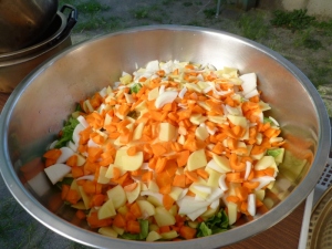 鍋にカレーの具が入っている写真