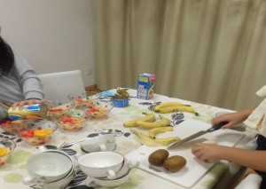 パフェを作る様子