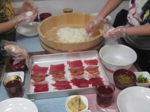 お寿司を握っている様子2