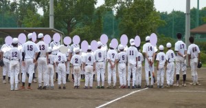 試合終了のあいさつをしている写真