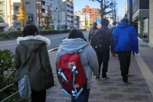 東京大学へ向かう様子