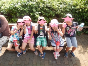 ベンチで休憩している写真