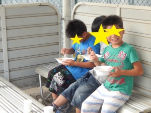 食事をしている写真