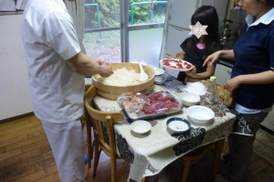 見守る