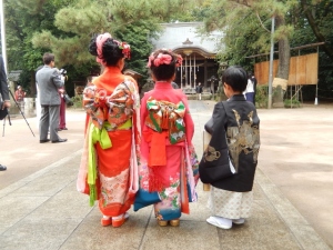 七五三の3人の子どもの写真