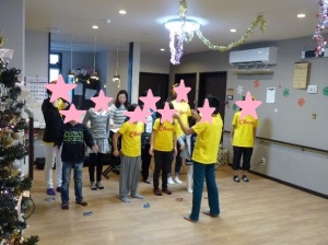 歌を披露する様子3