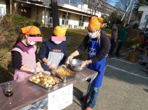 トッピングをしている様子1
