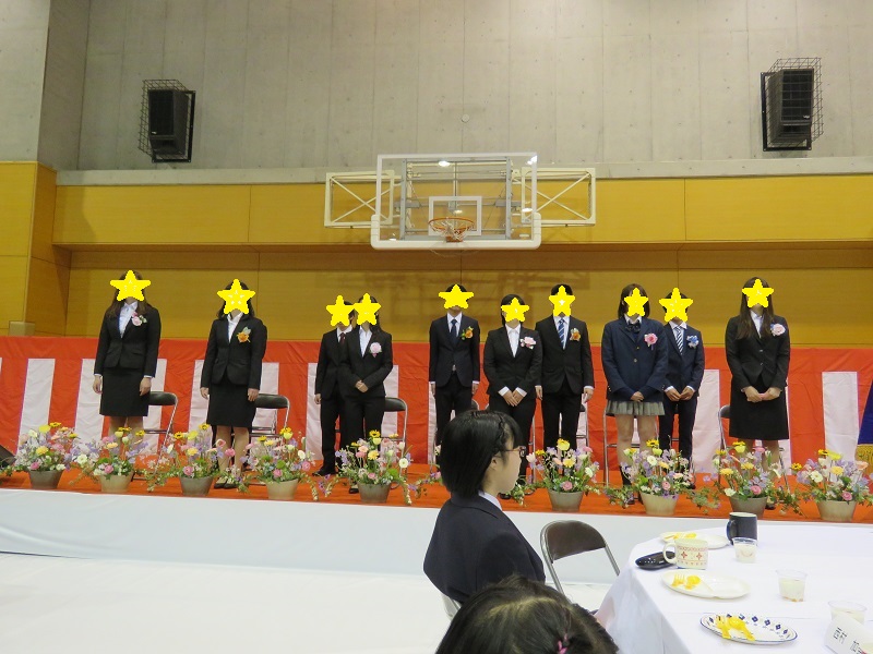 卒業生11人の写真