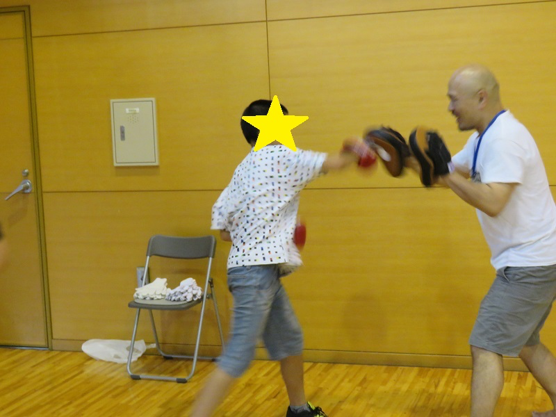 元格闘家とのミット打ち体験1