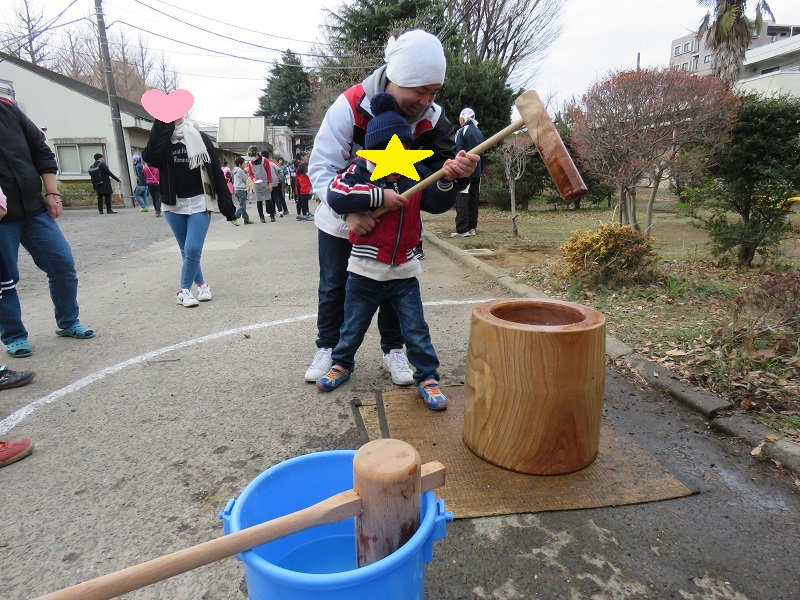 二人で餅つき