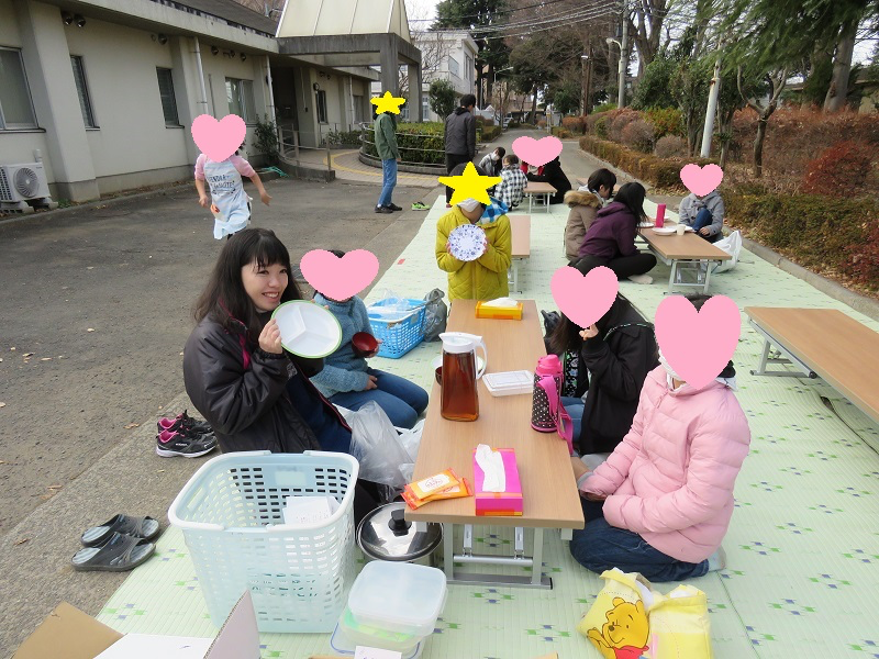 みんなで食べる様子