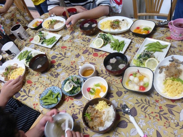 みんなでご飯1