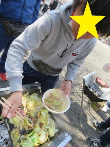 野菜を食べている様子