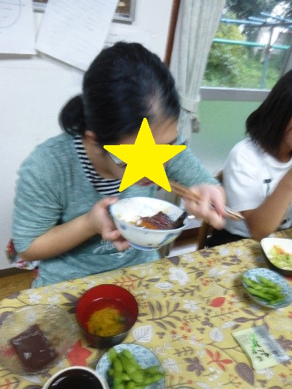 ご飯を食べている様子5