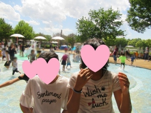水遊びをしている写真